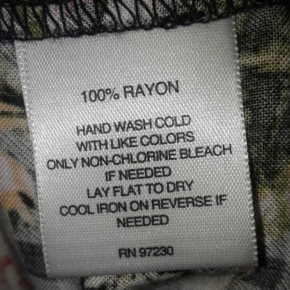 ** Signature Studio Ruffle Sleeve Top Keyhole Back - Picture 7 of 8